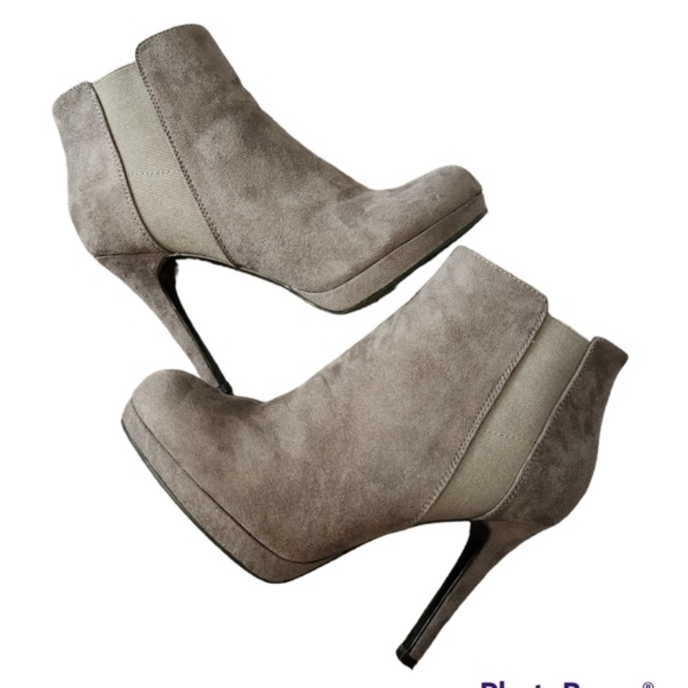 Apt 9‎ defined comfort gray boots Size 8